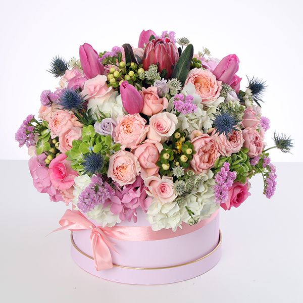 Signature Box of Mix Flowers JuneFlowers